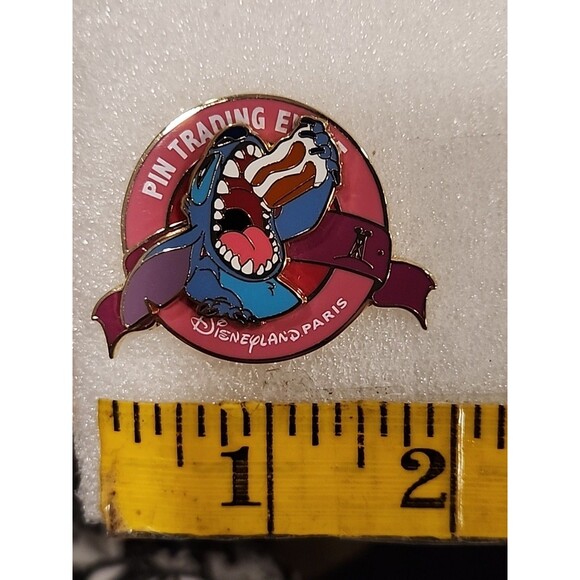 Disney‎ Pin Stitch Eating Cake Be Our Guest Event Paris DLP LE 425 170358 - Picture 2 of 3